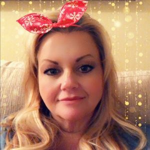 Meet your Posher, Lorie